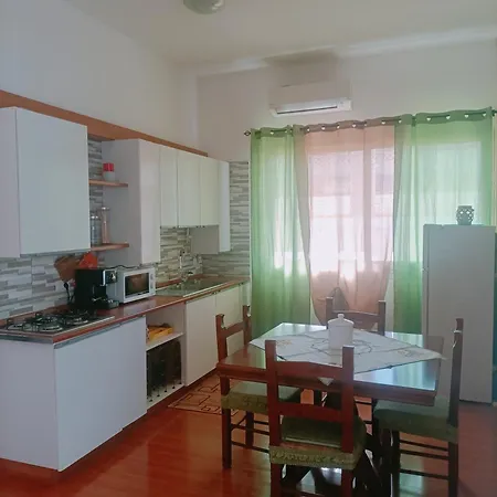 Domus Ele Apartamento *